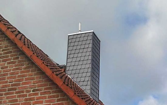 Schornsteinsanierung Dachdecker Demski - Blick auf einen sanierten Schornstein
